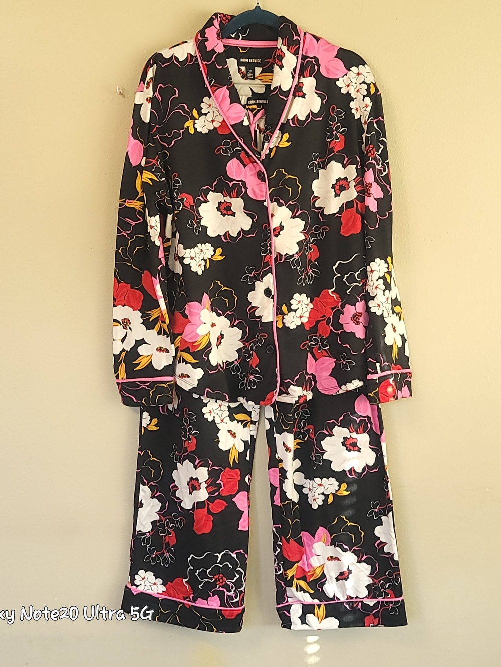 Room Service Bold Floral Print Pajama Set Black Pink Size Large